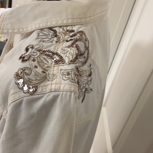 Blassport Sequence white wash jean jacket. Medium - Picture 10 of 12